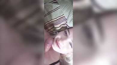 Succhiamelo bene il cazzo e guardami