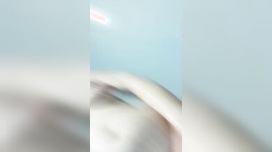 Ditalino amatoriale teen in doccia