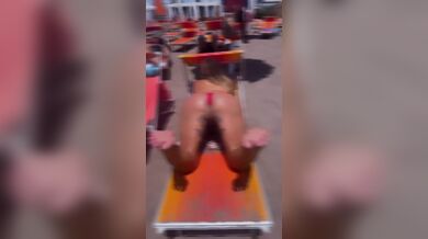 Alina Violenta in spiaggia