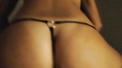 Moglie scopata col perizoma a smorzacandela