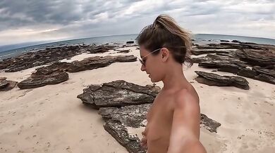 Federica Corona nuda in spiaggia