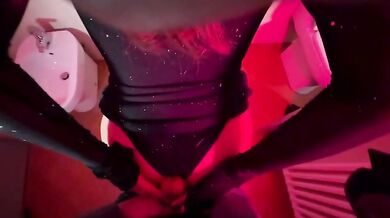 Sesso coppia italiana nel bagno della discoteca