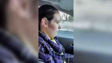 Faccio la troia al ristorante e in macchina