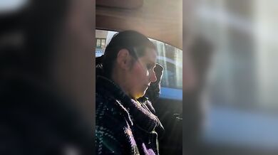 Faccio la troia al ristorante e in macchina