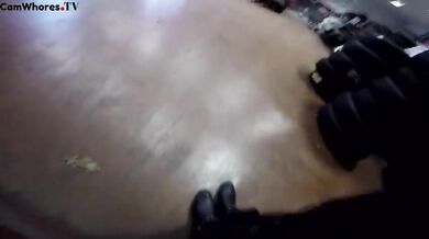 Alice90 scopata in officina dal meccanico