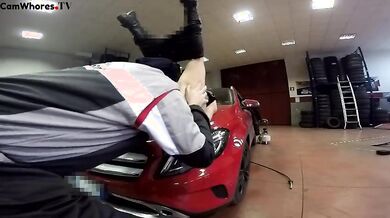 Alice90 scopata in officina dal meccanico