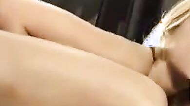 Eva Henger lo prende nel culo e si fa sborrare in bocca