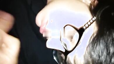 Pompino fidanzata con occhiali sborrata in faccia Pov