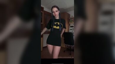 Eva si spoglia e si masturba OF