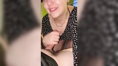 Pompino fidanzata ripresa col cellulare