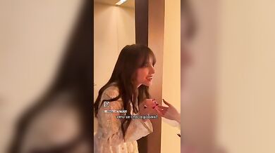 Ludovica Pagani mostra villa di Ibiza con panoramica sul suo culo e tette