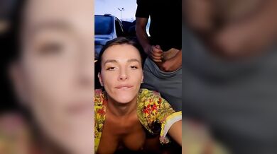 Pompino con ingoio nel parcheggio del super