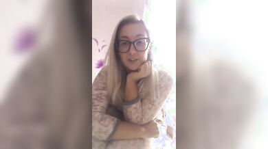 Carolina Barabaschi si masturba per i fans