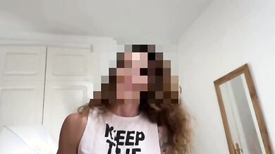 Corna moglie spagnola tettona che da il culo all'amico