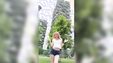 Ops biondina bosco verticale Milano Tiktok