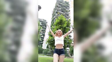 Ops biondina bosco verticale Milano Tiktok