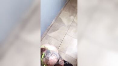 Pompino pandorablue sborrata in faccia Of