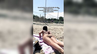 Greta del Toro in spiaggia lato b