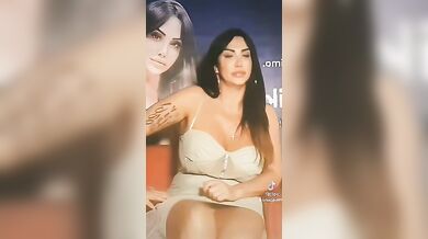 Marika Fruscio minigonna upskirt