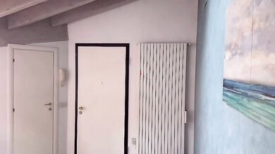 Bea spompina il cazzo a due amici