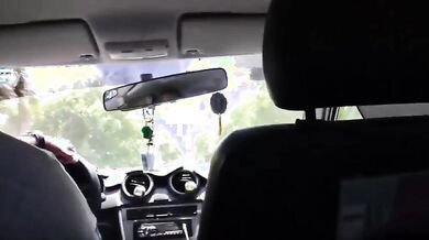 Sfizy esibizionismo in taxi