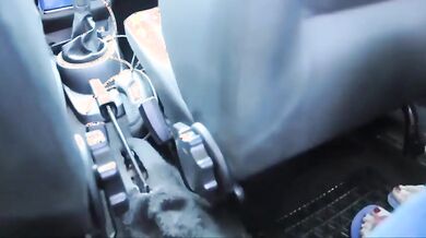 Sfizy esibizionismo in taxi