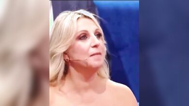 Anna Tatangelo brava con la bocca