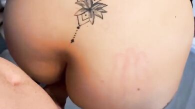 Casalinga italiana pulisce bene casa e svuota il cazzo