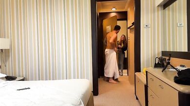 Tradisco la mia ragazza incinta con la nuova vicina