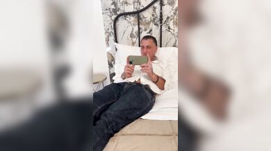 Festeggio il campionato del Napoli con Margot che mi fa un