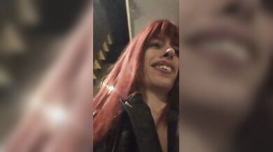 Ragazza italiana rapinata mentre si sta masturbando su CAM4