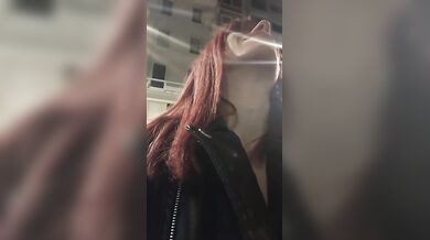 Ragazza italiana rapinata mentre si sta masturbando su CAM4