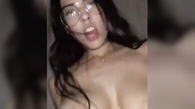 Galoppata teen con belle tettone