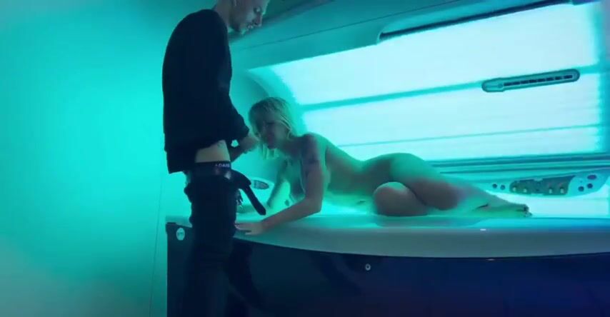 Marika Milani sesso al solarium