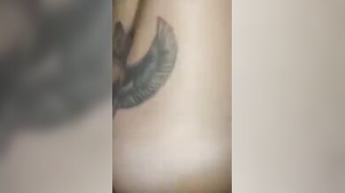 Moglie cuckold italiana scopata in auto davanti al suo cornuto