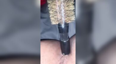 Carmela 19 anni Palermo si masturba il culo con la spazzola