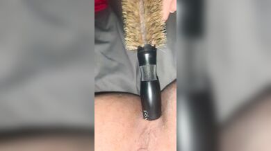 Carmela 19 anni Palermo si masturba il culo con la spazzola