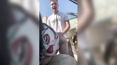 Fidanzati italiani scopano in auto in un parcheggio