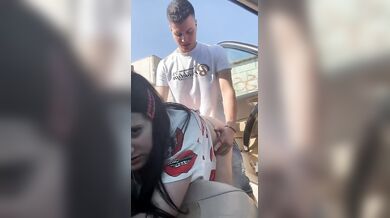 Fidanzati italiani scopano in auto in un parcheggio
