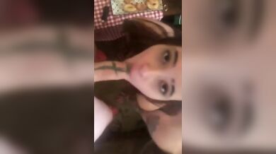 Succhiamolo insieme troietta - Pompino doppio teens italiane