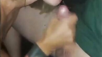 Fatela godere mia moglie puttana - Scopata da due cazzi davanti al cornuto