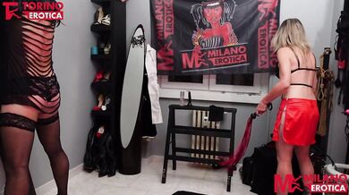 Padrona Lisa frusta la sua Sissy