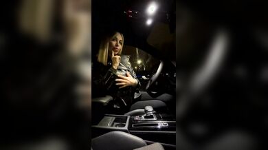 Emanuela Botto esce le tettone in auto OF