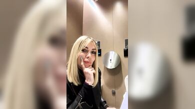 Minilive della Botto dal bagno del supermercato OF