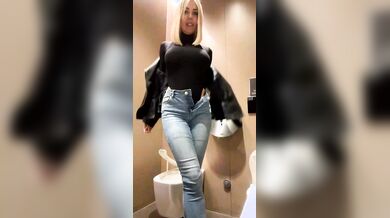 Minilive della Botto dal bagno del supermercato OF