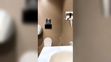 Minilive della Botto dal bagno del supermercato OF