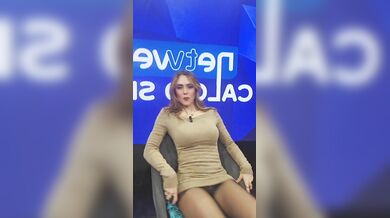 Vittoria presentatrice Tv upskirt