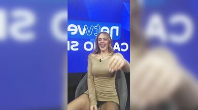 Vittoria presentatrice Tv upskirt