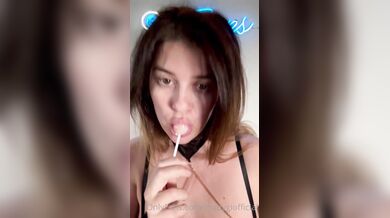 Tettona illegale in lingerie OF