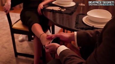 A mio marito piace segarsi guardandomi scopare davanti a lui